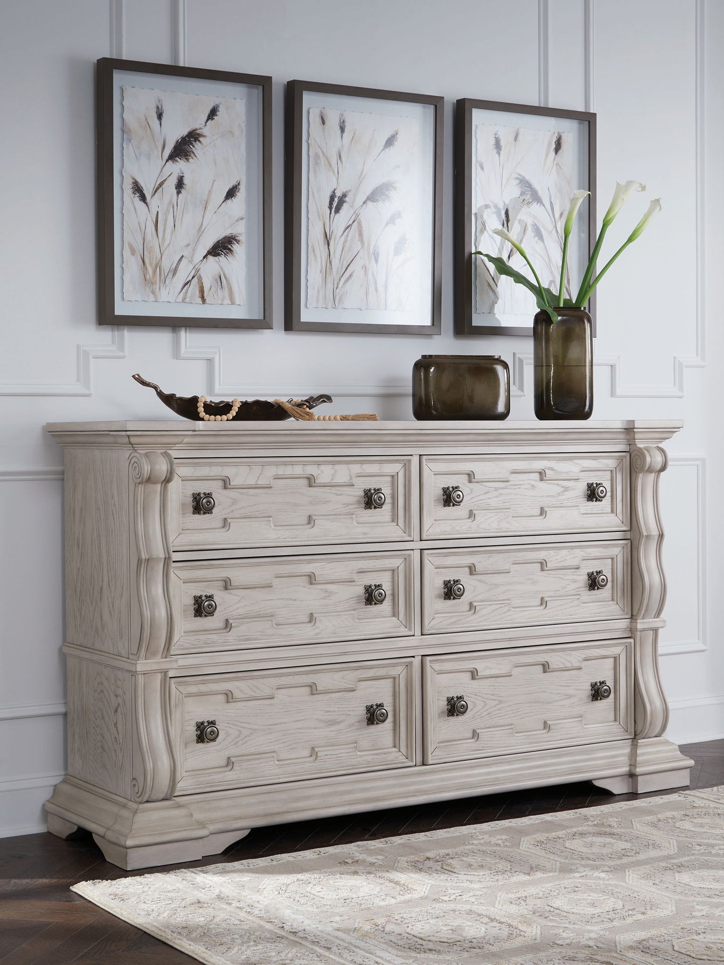 Bruchandi - Antique White - Dresser