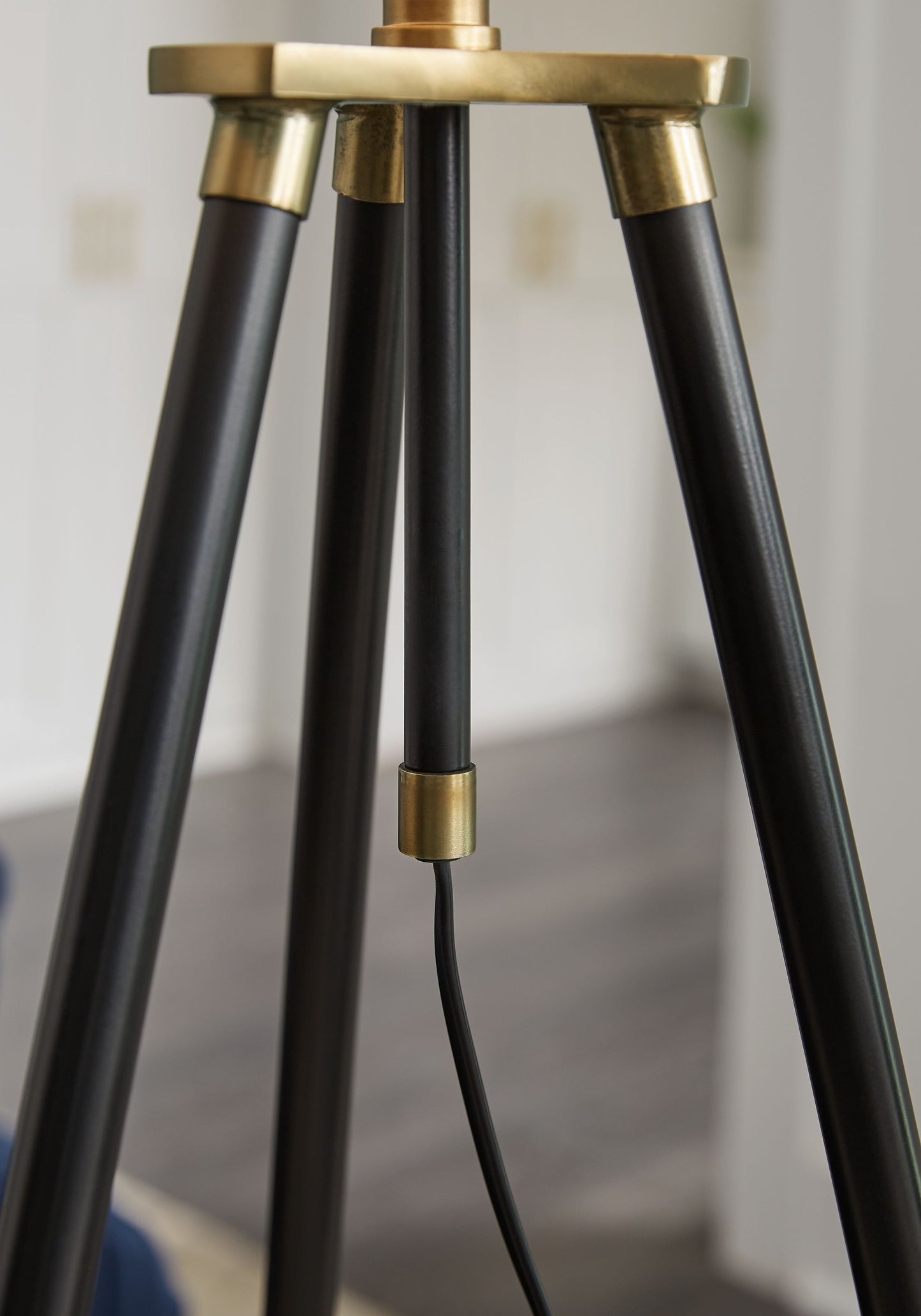 Cashner - Metal Floor Lamp - Black / Gold Finish