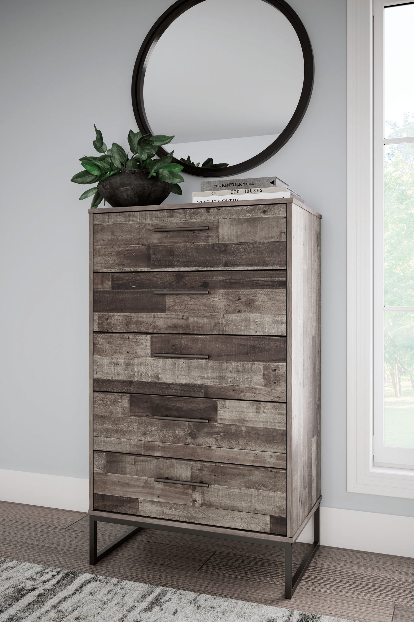 Neilsville - Five Drawer Chest - Black / Gray